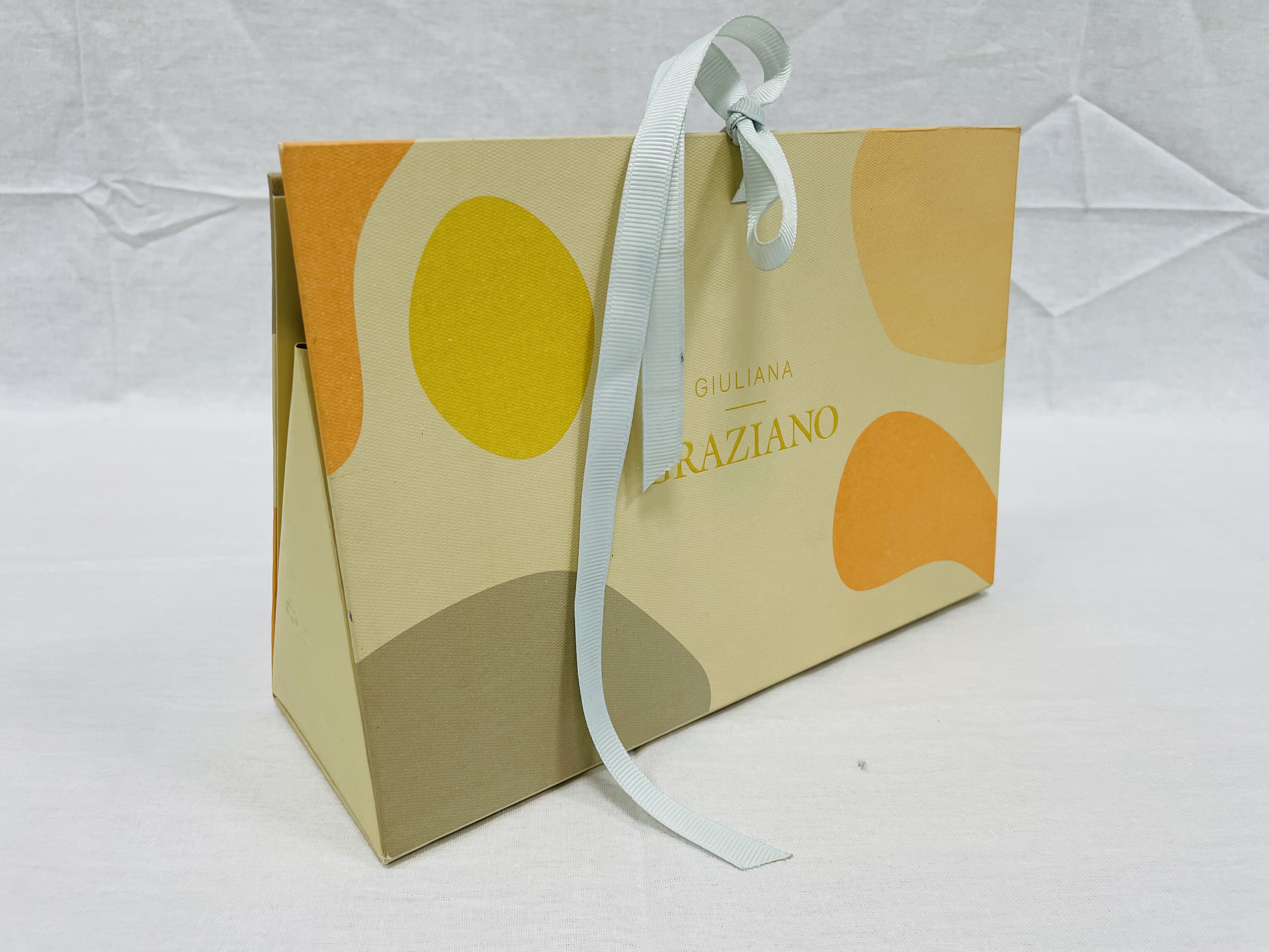 Foldable Triangle ECO Paper Gif Box with Ribbon
